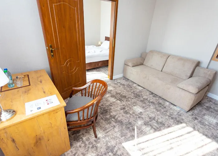 Trzy Podkowy Hotel Biskupiec (Nowe Miasto)